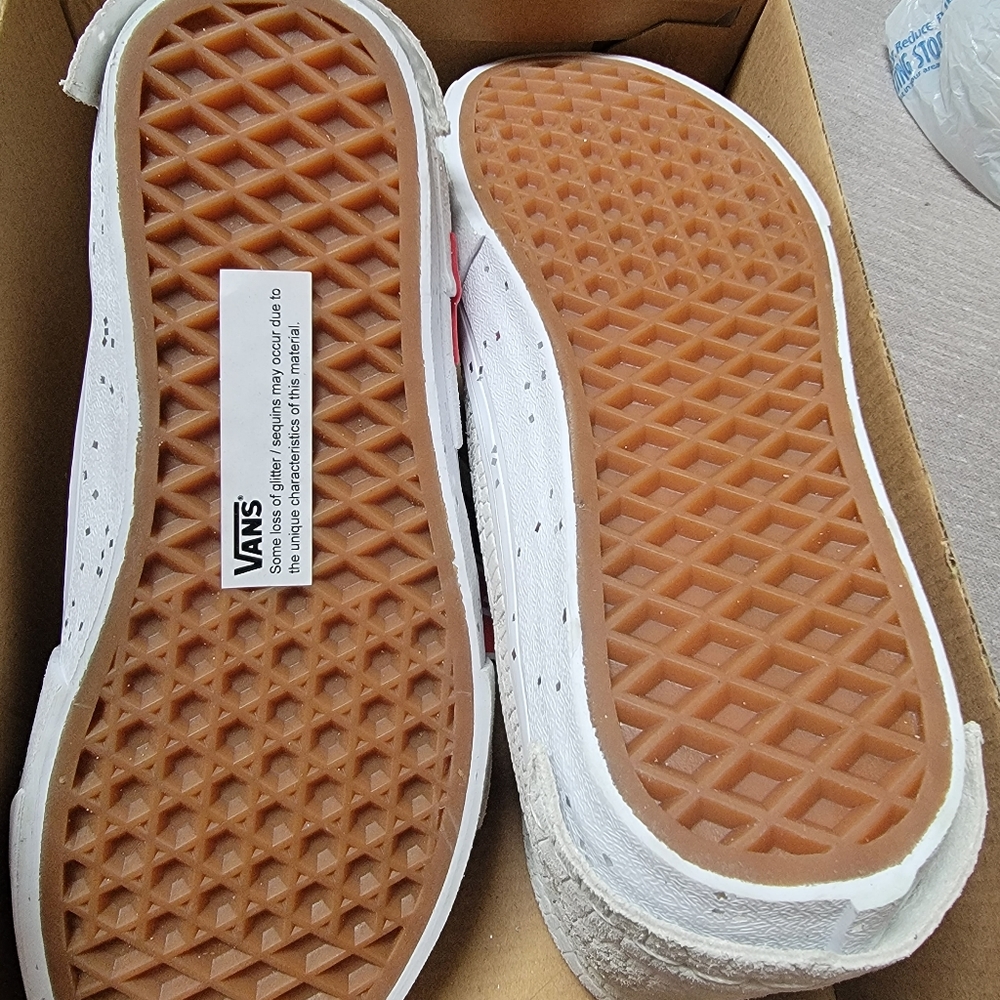 VANS - Picture 3 of 5